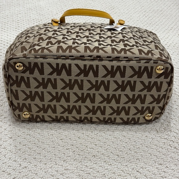 NWT Michael Kors Jet Set Jacquard Tote